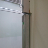Установка электромагнитных замков на стеклянные двери (2)
